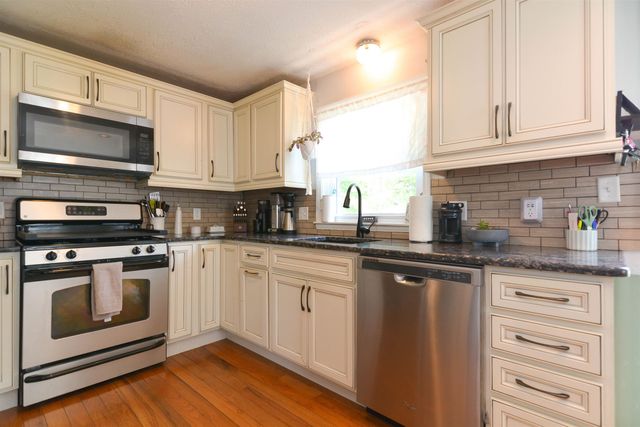 11 Beaujolais Drive, Nashua, NH 03062