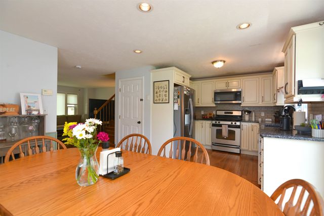 11 Beaujolais Drive, Nashua, NH 03062