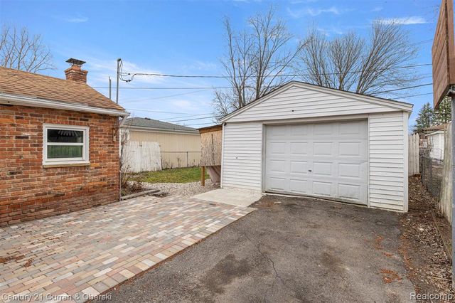 23020 Albion Avenue, Farmington, MI 48336