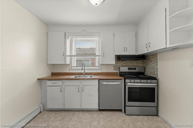23020 Albion Avenue, Farmington, MI 48336
