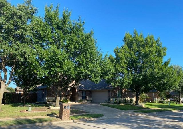 8101 Summerleaf Drive, Arlington, TX 76001