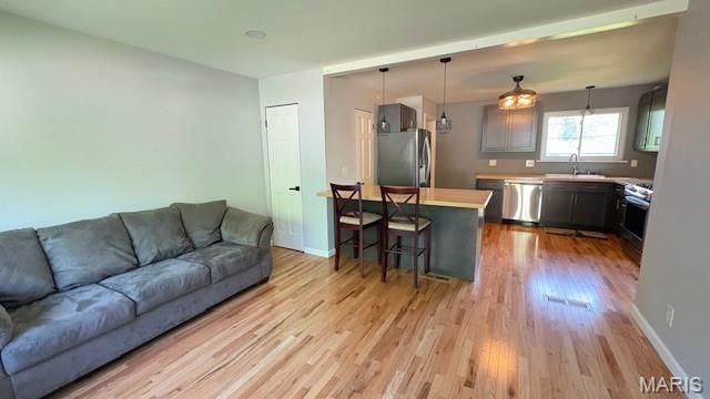 4312 Norcrest, St Louis, MO 63129