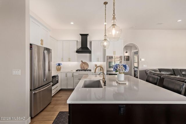 1738 W Lost Moon Court, Tucson, AZ 85737