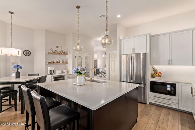 1738 W Lost Moon Court, Tucson, AZ 85737