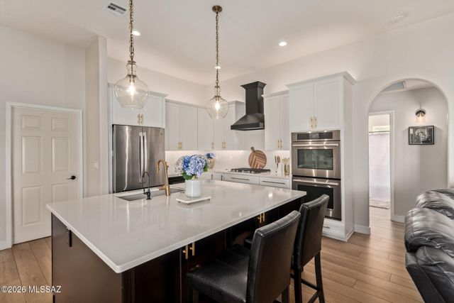 1738 W Lost Moon Court, Tucson, AZ 85737