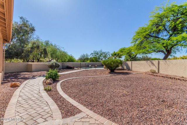 1738 W Lost Moon Court, Tucson, AZ 85737