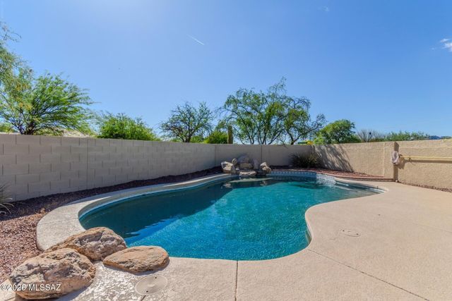 1738 W Lost Moon Court, Tucson, AZ 85737