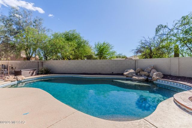 1738 W Lost Moon Court, Tucson, AZ 85737