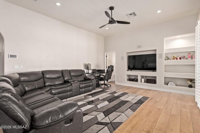 1738 W Lost Moon Court, Tucson, AZ 85737