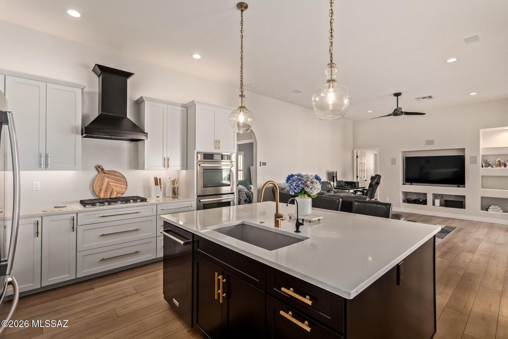 1738 W Lost Moon Court, Tucson, AZ 85737