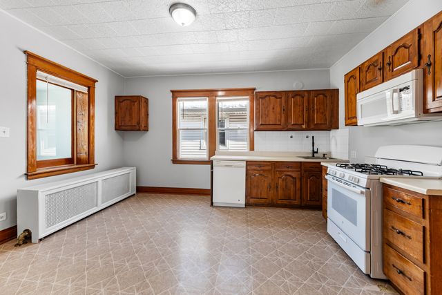 5306 W Roscoe Street 2, Chicago, IL 60641