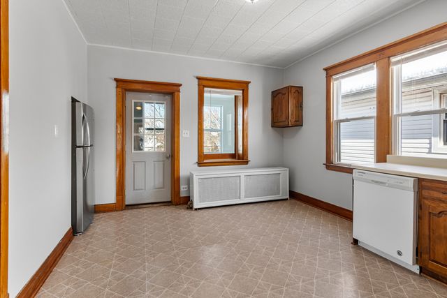 5306 W Roscoe Street 2, Chicago, IL 60641