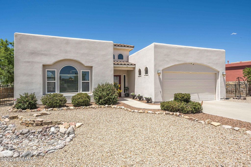 4051 Bella Sierra Drive, Las Cruces, NM 88011