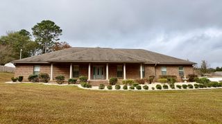 219 Pinewood Dr., Hattiesburg, MS 39402