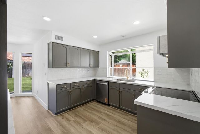 364 E Marwood Lane, Fresno, CA 93720