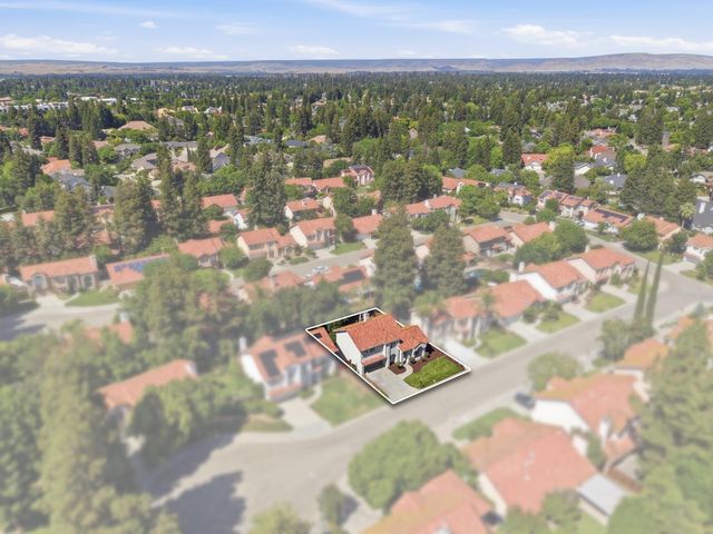 364 E Marwood Lane, Fresno, CA 93720