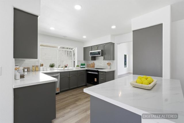 364 E Marwood Lane, Fresno, CA 93720