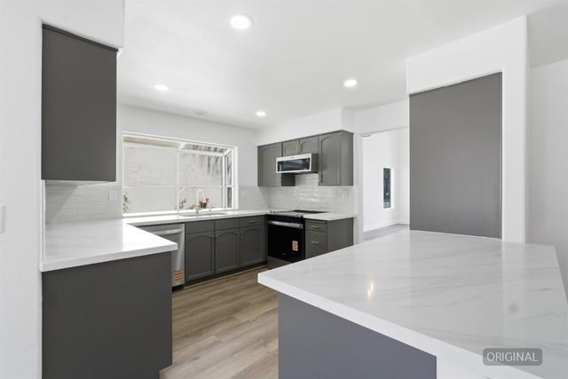 364 E Marwood Lane, Fresno, CA 93720