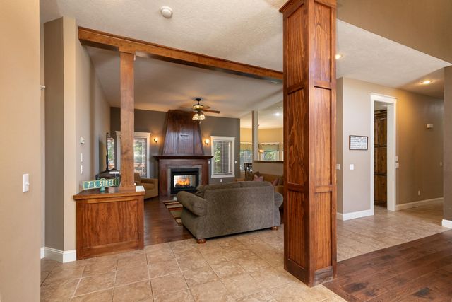 1277 Hayden Court E, Springfield, MO 65804