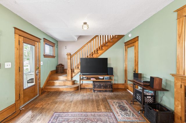 1363 Thomas Avenue, Saint Paul, MN 55104