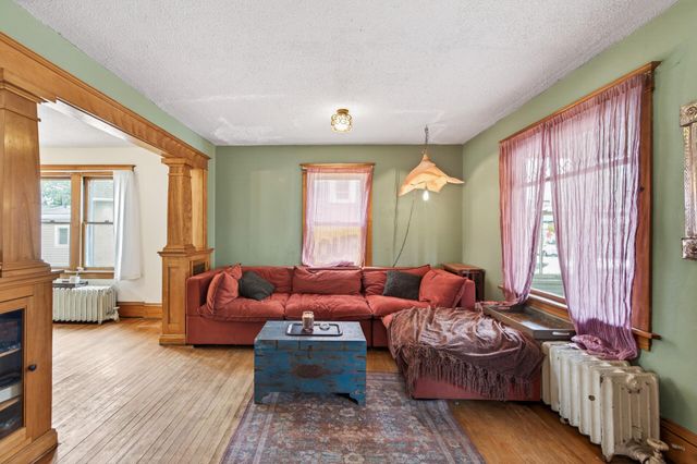 1363 Thomas Avenue, Saint Paul, MN 55104