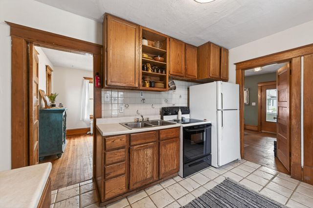 1363 Thomas Avenue, Saint Paul, MN 55104