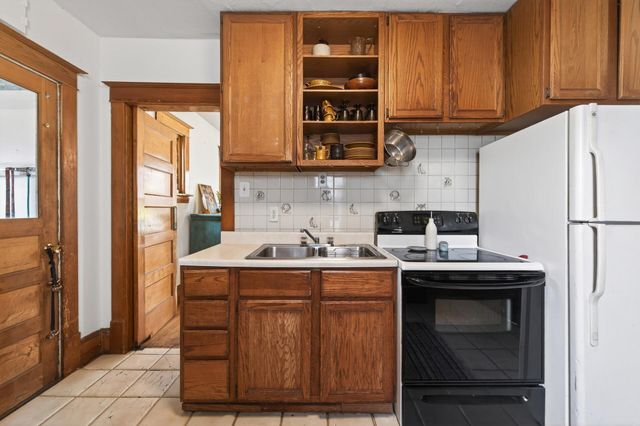 1363 Thomas Avenue, Saint Paul, MN 55104