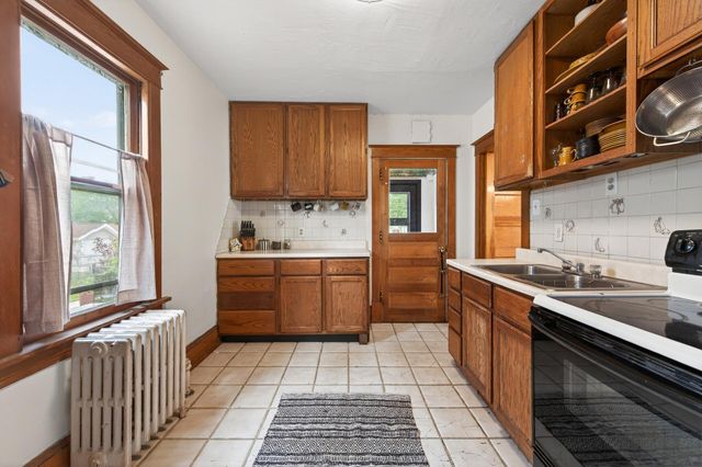 1363 Thomas Avenue, Saint Paul, MN 55104