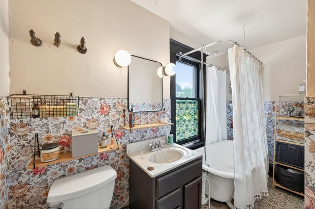 1363 Thomas Avenue, Saint Paul, MN 55104
