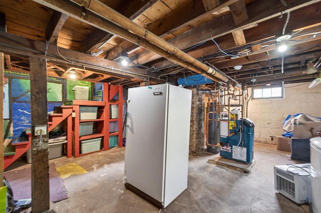 1363 Thomas Avenue, Saint Paul, MN 55104