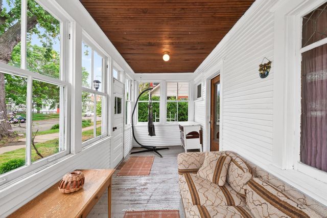 1363 Thomas Avenue, Saint Paul, MN 55104