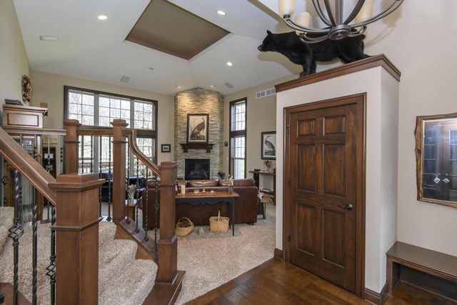 W328S8845 Oak Tree DRIVE, Mukwonago, WI 53149