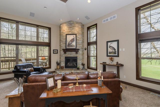 W328S8845 Oak Tree DRIVE, Mukwonago, WI 53149