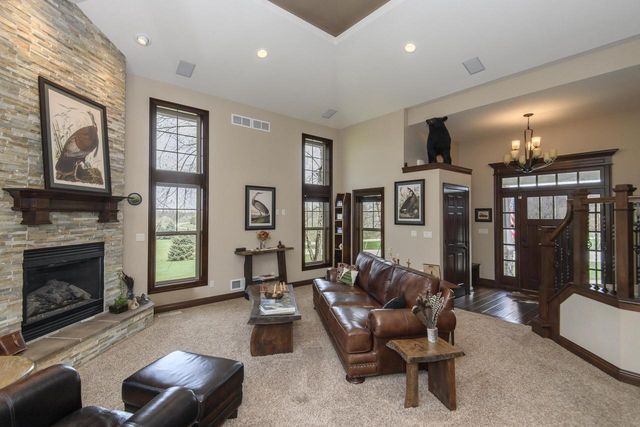 W328S8845 Oak Tree DRIVE, Mukwonago, WI 53149