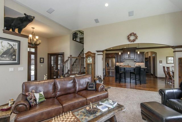 W328S8845 Oak Tree DRIVE, Mukwonago, WI 53149