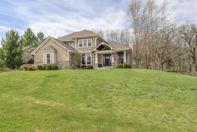 W328S8845 Oak Tree DRIVE, Mukwonago, WI 53149