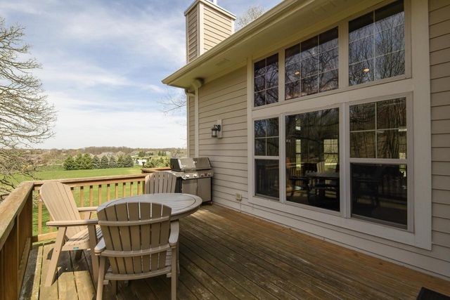 W328S8845 Oak Tree DRIVE, Mukwonago, WI 53149