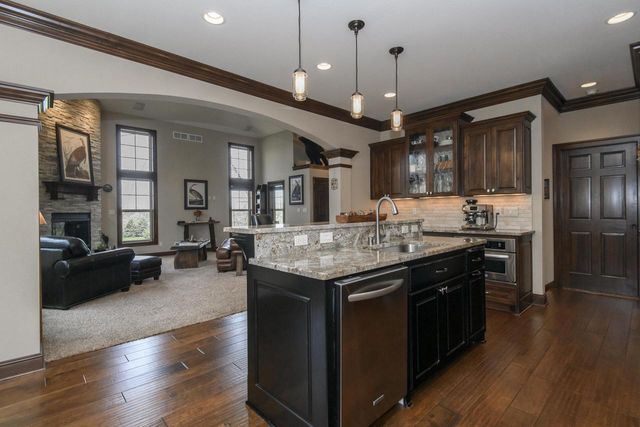 W328S8845 Oak Tree DRIVE, Mukwonago, WI 53149