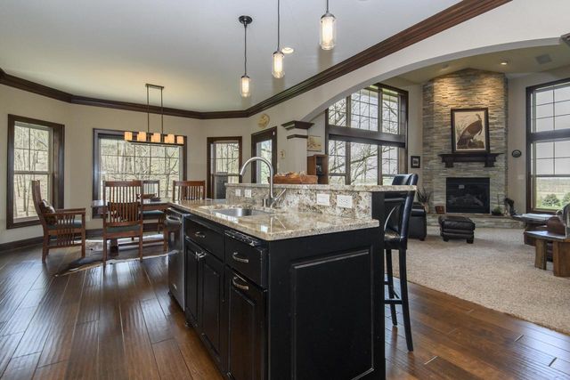 W328S8845 Oak Tree DRIVE, Mukwonago, WI 53149