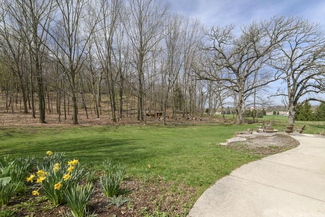 W328S8845 Oak Tree DRIVE, Mukwonago, WI 53149