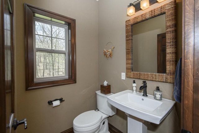 W328S8845 Oak Tree DRIVE, Mukwonago, WI 53149