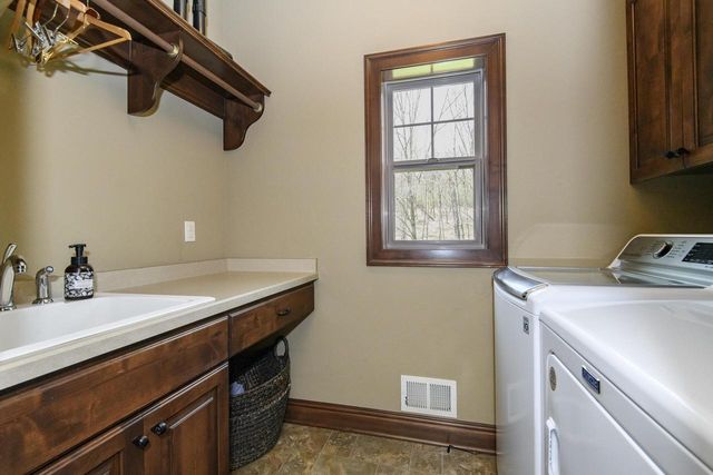 W328S8845 Oak Tree DRIVE, Mukwonago, WI 53149