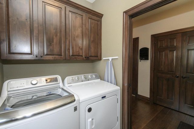 W328S8845 Oak Tree DRIVE, Mukwonago, WI 53149