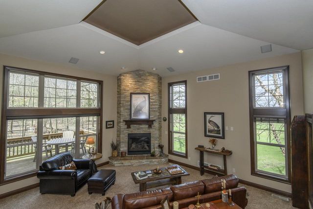 W328S8845 Oak Tree DRIVE, Mukwonago, WI 53149