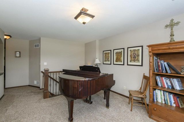 W328S8845 Oak Tree DRIVE, Mukwonago, WI 53149