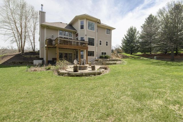 W328S8845 Oak Tree DRIVE, Mukwonago, WI 53149