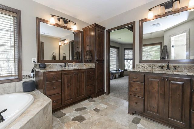 W328S8845 Oak Tree DRIVE, Mukwonago, WI 53149