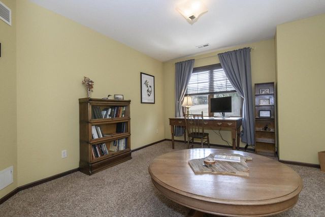W328S8845 Oak Tree DRIVE, Mukwonago, WI 53149