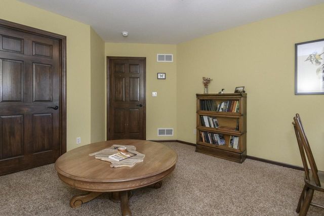 W328S8845 Oak Tree DRIVE, Mukwonago, WI 53149