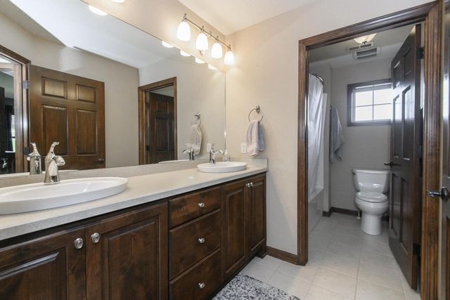 W328S8845 Oak Tree DRIVE, Mukwonago, WI 53149
